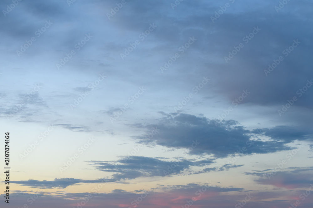 Obraz premium Early Morning Dawn Sky with Subtle Pink Horizon for Sky Replacement