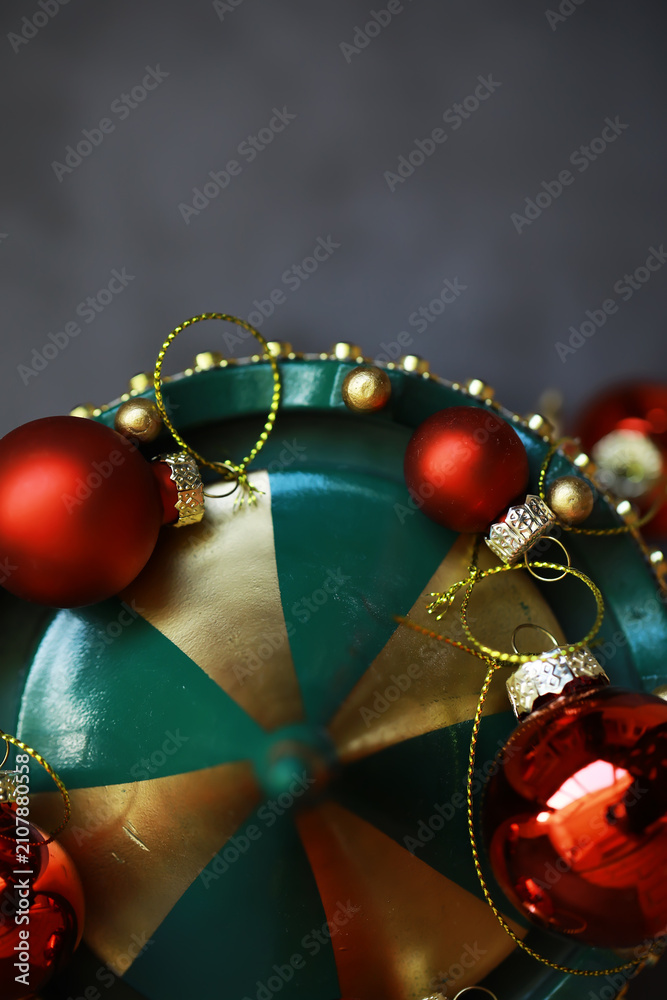Fototapeta premium Festive Christmas Wreath with Red Baubles and Gold Accents for Holiday Decor