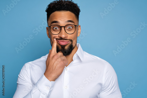 minimalistic portrait of novice investor radiating curiosity and eagerness to learn