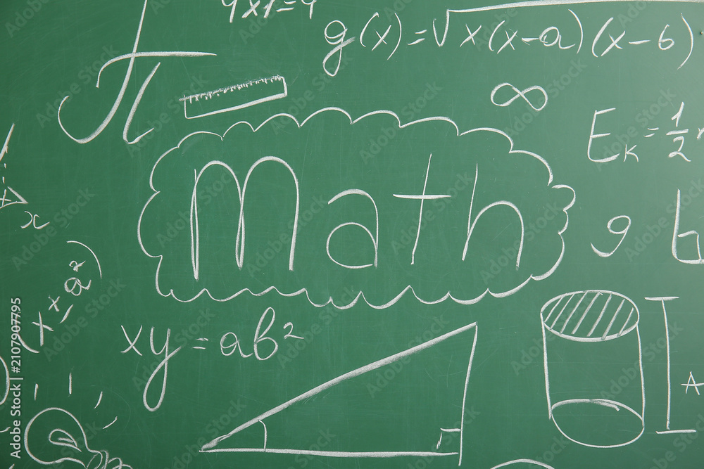 Obraz premium Word MATH, drawn formulae and geometric figures on green chalkboard