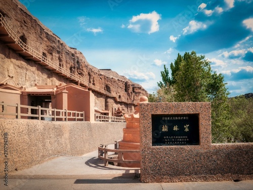 Foto Outdoor View of Yulin Grottoes, Guazhou Gansu, Buddhist Cave Ruins along Hexi Co