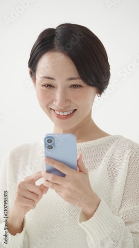 女性　スマートフォン　スマホ　