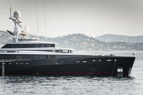 Tableau sur toile Detail shot of the front bow of a charter luxury Super Yacht anchored in the Gul