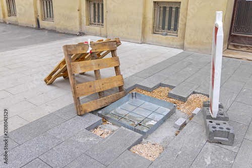 Foto Square Shape Utility Shaft Cast New Street Concrete Pavement Tiles Construction