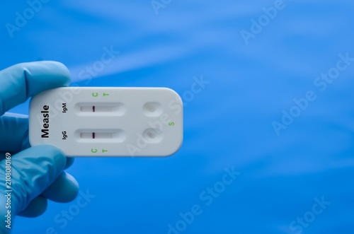 Foto Blood  sample of patient negative result for measle virus.