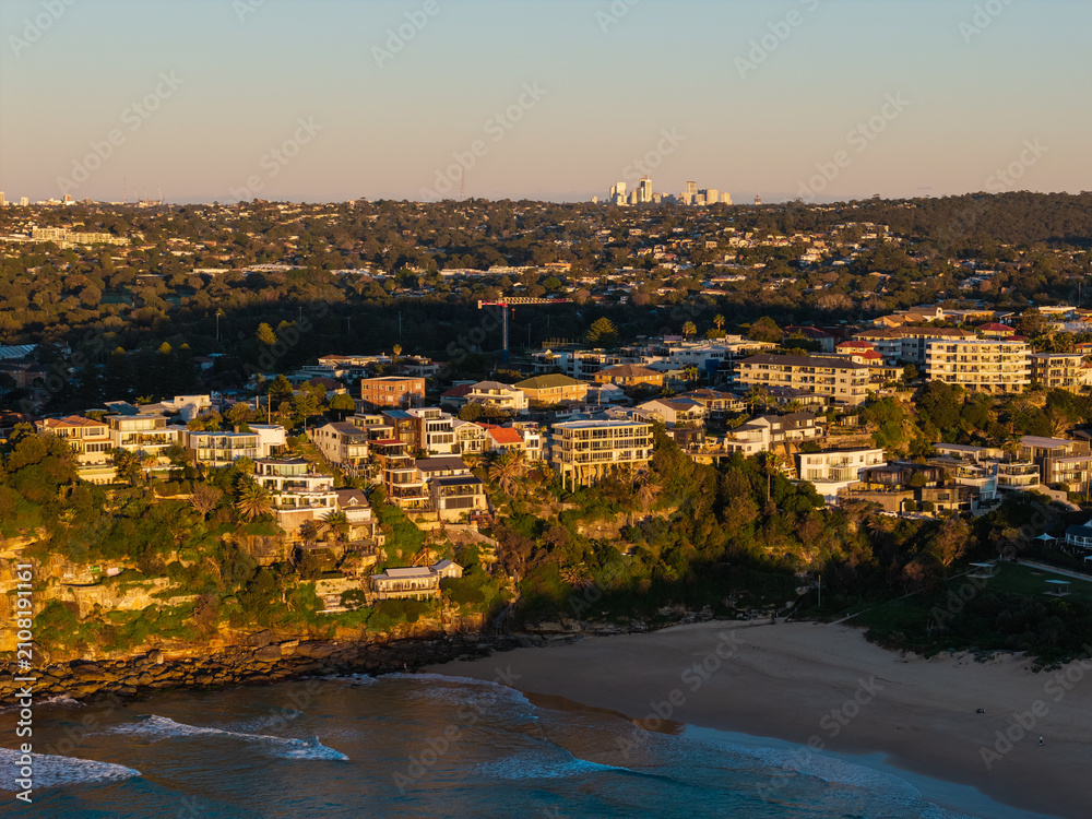Obraz premium Aerial view of residential houses around the coastal area in Sydney, Australia.