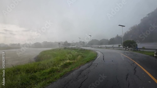 Heavy rain and strong winds swept through the streets and open areas in the countryside in the evening.
