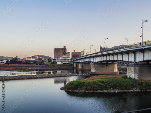 【岐阜県】長良川と岐阜市街地の夕暮れ