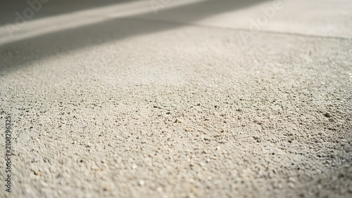 Light concrete surface with fine aggregate for edge-to-edge material