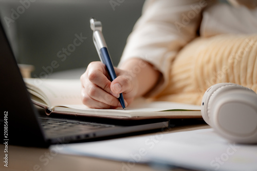 Fotografía Online learning and homework study concept