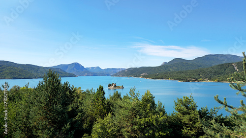 Obraz na plátně Chapel Saint Michel standing on island in lake Lac de Serre-Poncon, Alpes-de-Haute-Provence, France, Europe