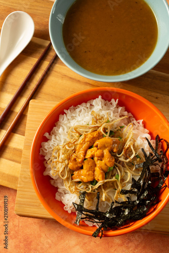 A top down view of uni tsukemen. 