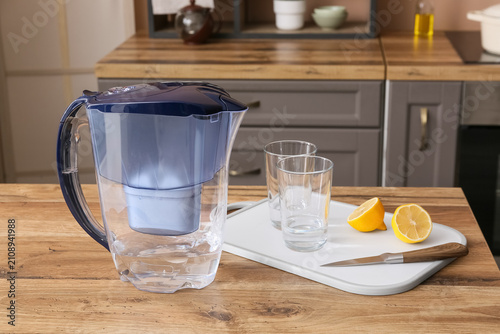 Water filter pitcher with t...