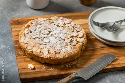 Foto Sweet Homemade Almond Cake Ready to Eat