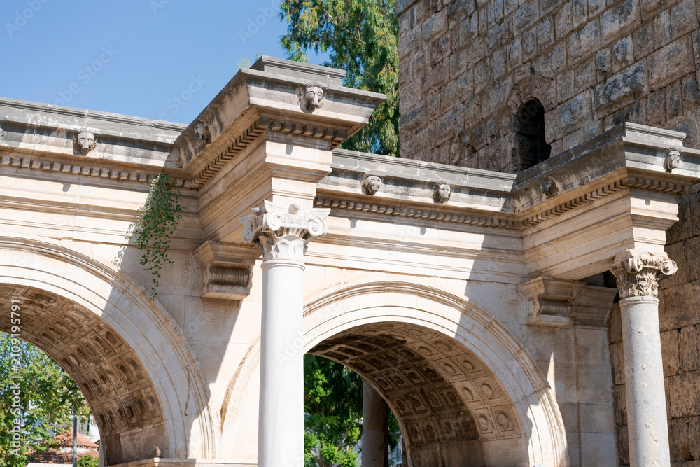 Fototapeta premium Hadrian Gate Triple Arch with Corinthian Columns at Antalya Kaleici