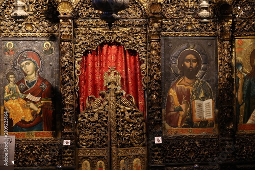 Fotografía Detail of the beautiful iconostasis in the Dormition Cathedral in Berat, Albania
