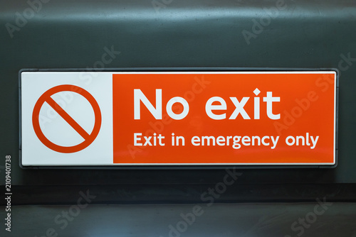 Canvastavla Red no exit sign with emergency exit only text