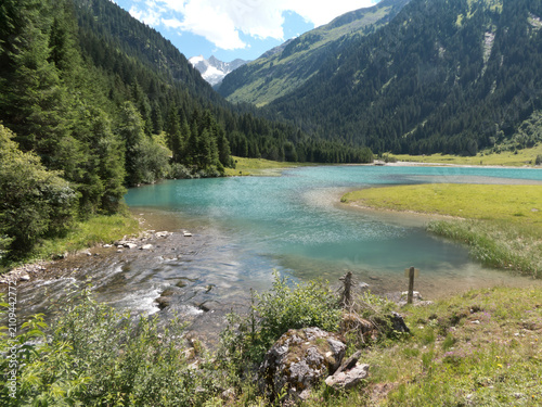 der schmelzwassersee des wildgerlos gletschers liegt im nationalpark hohe tauern (österreich)