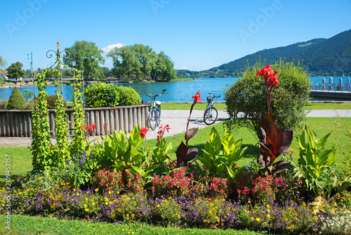 Fotografi Bike tour around Lake Tegernsee with a stop in Bad Wiessee Bay, Bavaria