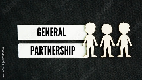 Cuadro en lienzo Orang miniature with the word general partnership is a simple business structure
