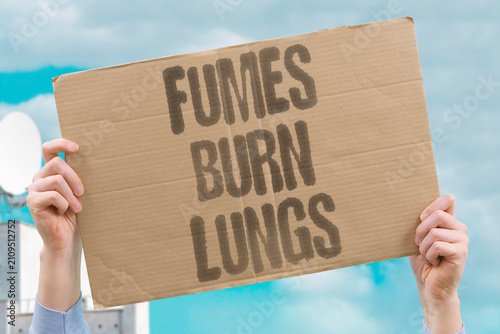 Bilde på lerret "Fumes Burn Lungs" Welding smoke can inflame breathing passages