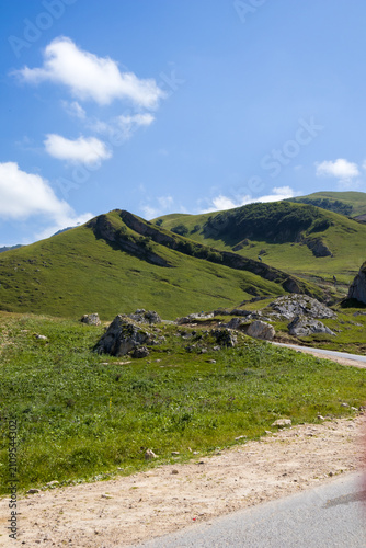 Cuadro en lienzo Breathtaking panoramic view of a green mountain valley in the Shahdag region of Azerbaijan
