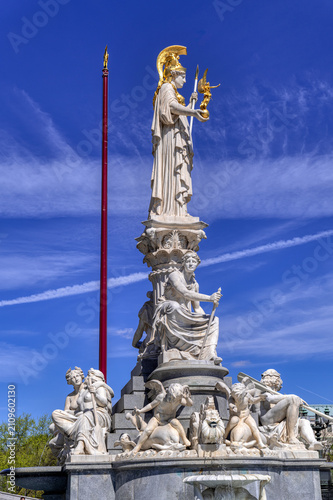 Pallas-Athene-Brunnen vor Parlament in Wien
