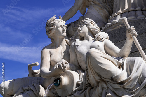 Pallas-Athene-Brunnen vor Parlament in Wien
