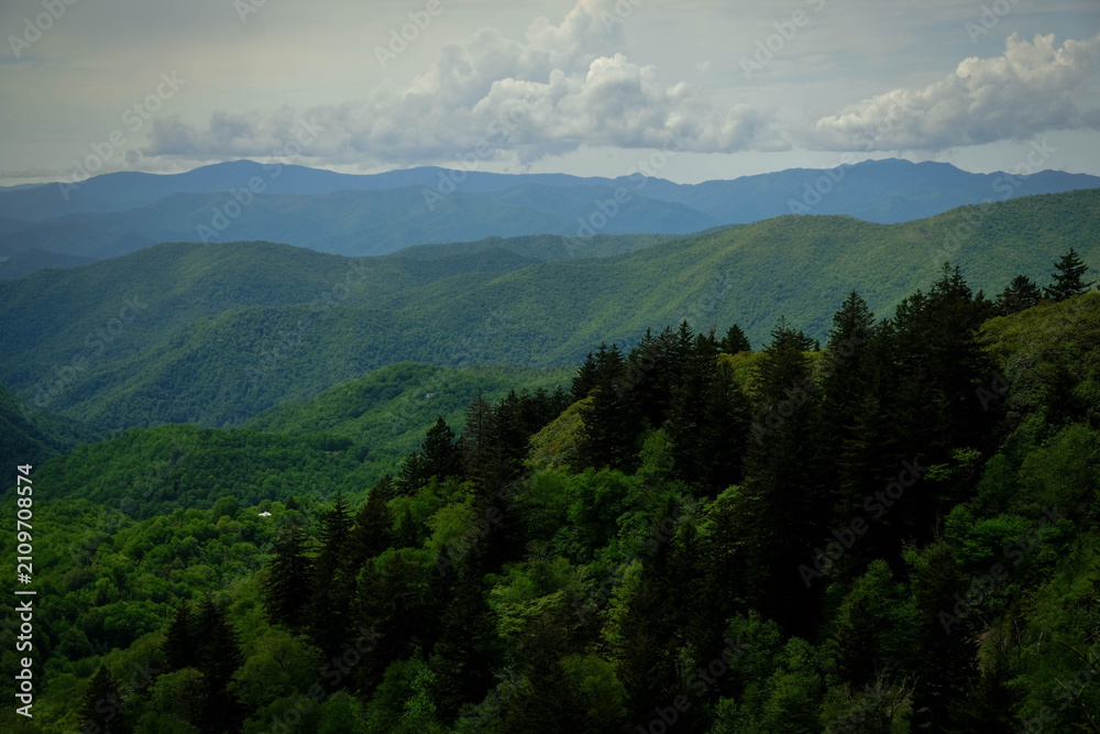 Fototapeta premium blue ridge mountain landscape with clouds in appalachia