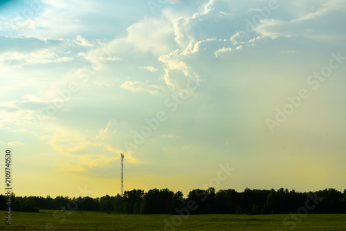 Obraz na płótnie The evening horizon in the clouds and the communications tower.