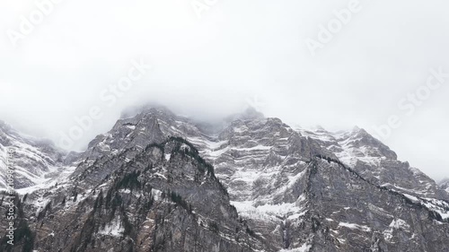 Schweizer Alpen mit Schnee