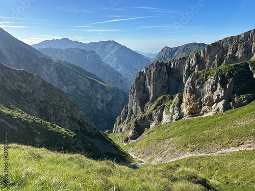 Canvastavla Mountain Landscape on the Route to Naranjo de Bulnes, Spain