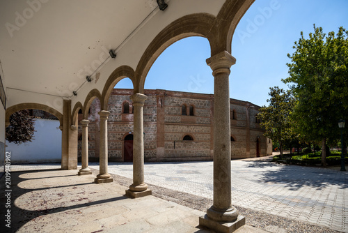 Fotografía Columns at the entrance to the Basilica of Our Lady of El Prado in Talavera de l
