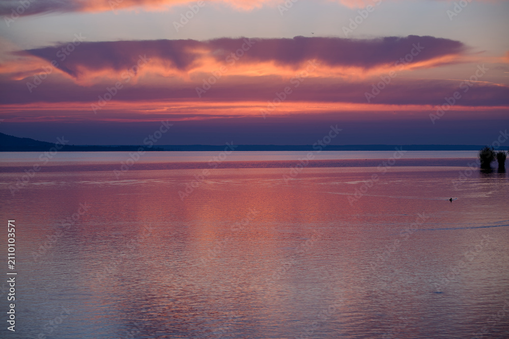 Obraz premium Sunrise over Lake Balaton from the Tihany Peninsula, Hungary
