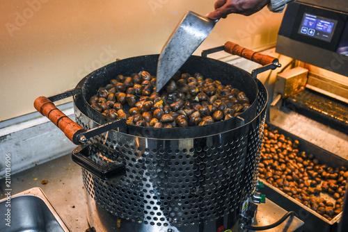 Konstfotografi Stirring chestnuts in  a chestnut roaster in the city of Tayibe, Israel