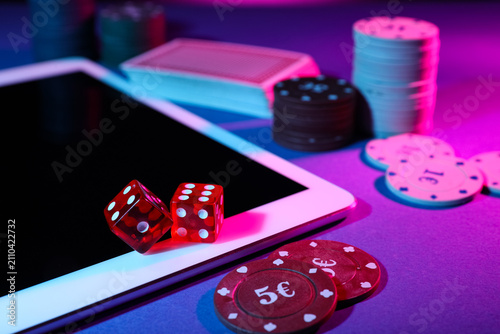Tablet computer with poker ...