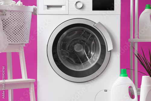 Washing machine with laundr...