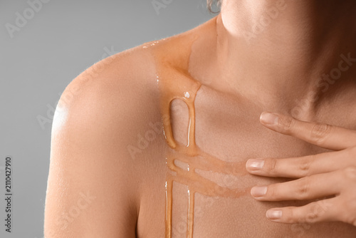 Young woman with dripping h...