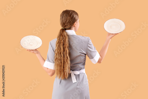 Beautiful young waitress wi...