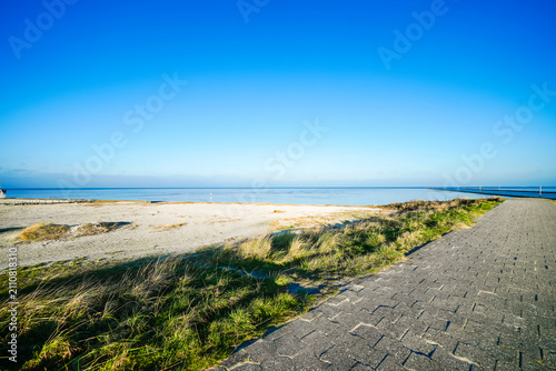Foto View of the landscape by the beach at Harlesiel