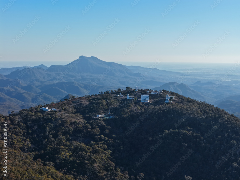 Obraz premium Aerial View of Siding Spring Observatory in Warrumbungle National Park
