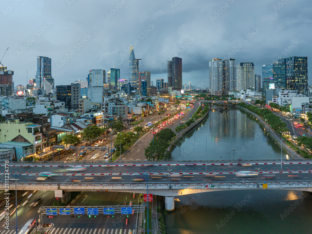 Fototapeta premium Saigon Skyline and Traffic at Dusk Along a Canal