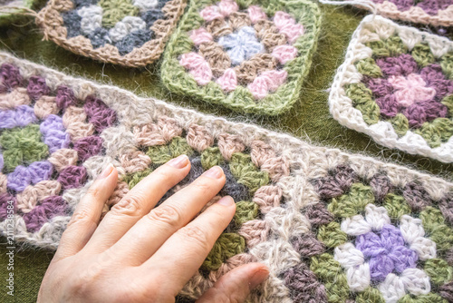 Cuadro en lienzo Female hand sliding over soft angora granny squares, enjoying texture