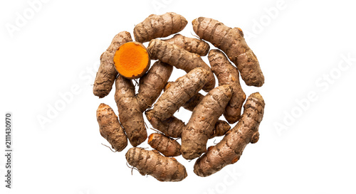 Fotografía Fresh turmeric rhizomes with natural cut section revealing vibrant orange interi
