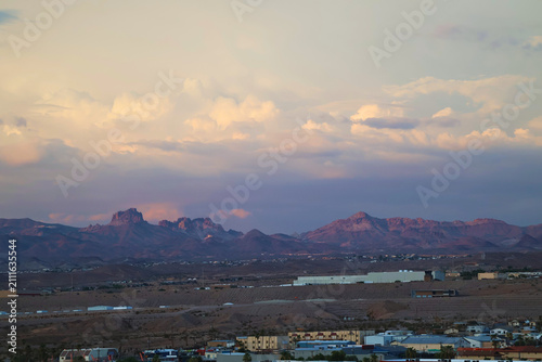 Foto Dramatic Cloudscape with Mountains 1