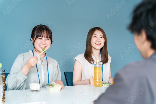 Photography Businessmen in work clothes eating lunch in the break room.