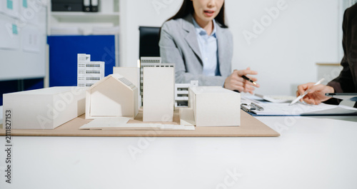 Obraz na plátně Real estate broker agent presenting and consult to customer to decision making s