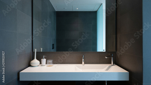 Canvastavla Luxury minimalist bathroom vanity with dark stone tiles bathroom minimalist inte