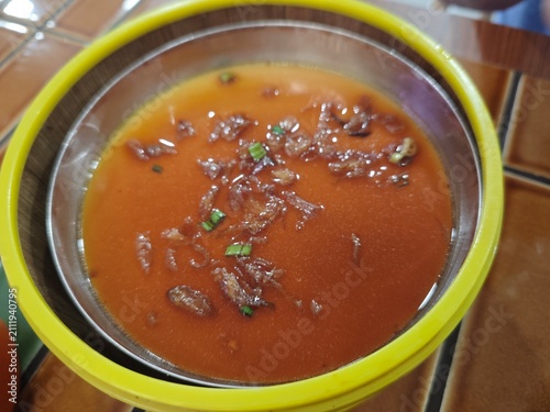 Steam eggs with onions 