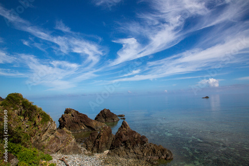 南国の澄んだ青空とダイナミックな積雲（奄美大島）